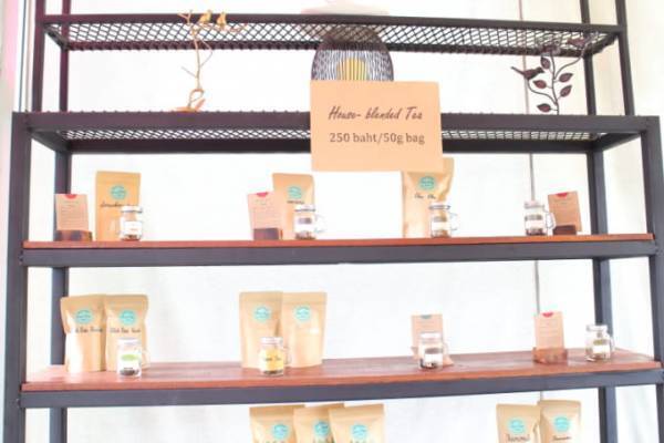 チェンマイの緑に囲まれた居心地の良いカフェ「RUSTIC & BLUE」