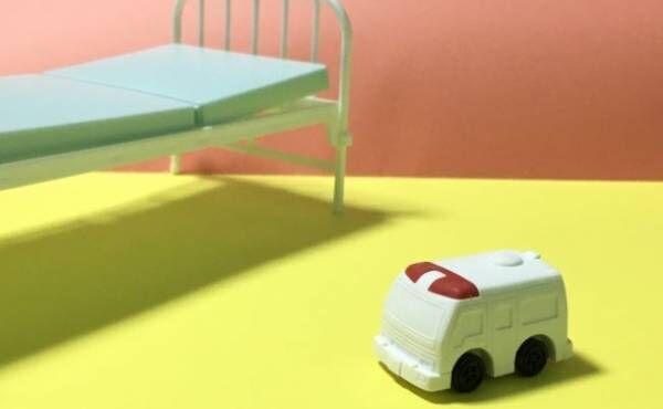 救急車とベッドイメージ