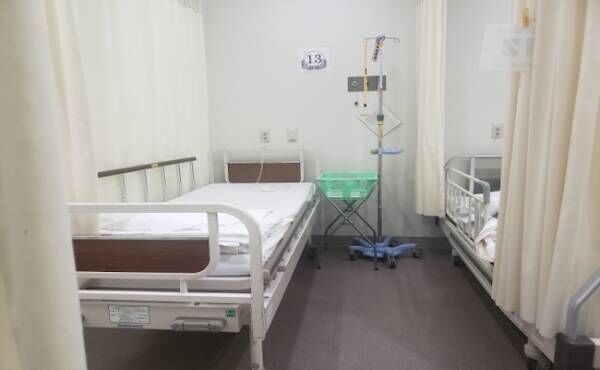 病院の病室のイメージ