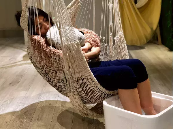 話題の「ハンモック美容室」で冬季限定サービス！
