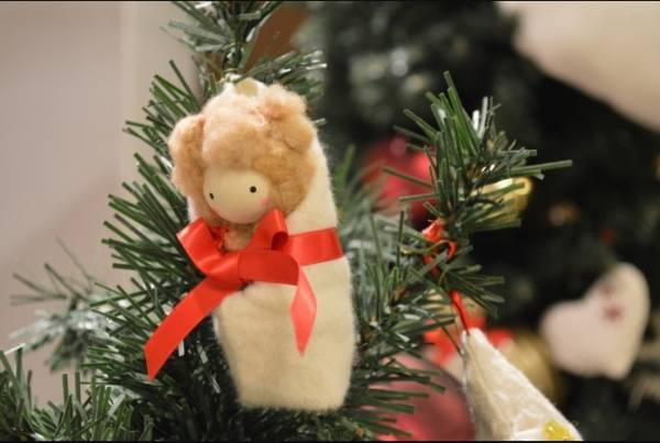 【渋谷】「東北グランマ」の手づくりオーナメント展示