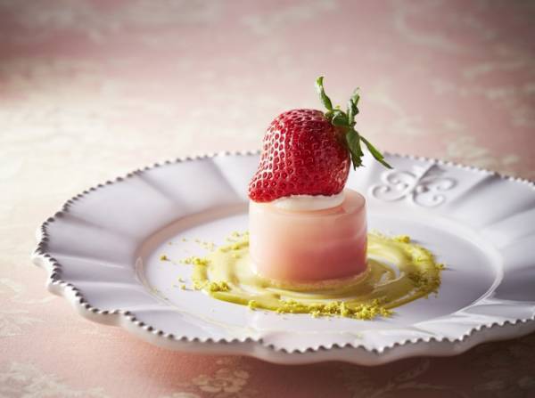【期間限定】リーガロイヤルが贈る春のスイーツビュッフェ「いちごの森」