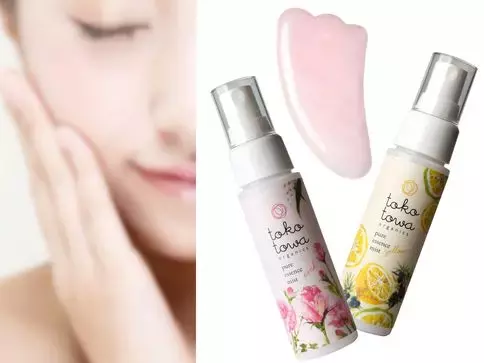 乾燥する冬にメイクの上からでも保湿ケアができる化粧水がセットに