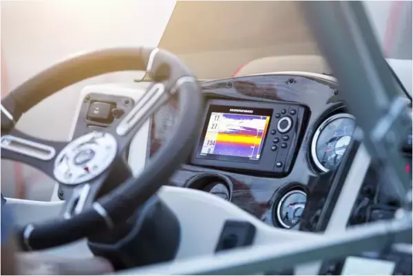 グランピング気分が楽しめる「クルーザー」が就航