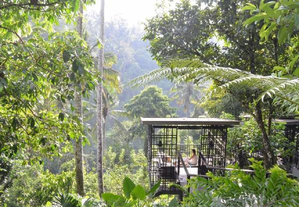 【星のやバリ】渓谷に建つ「空中ガゼボ」でスペシャルな朝食を