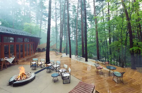 梅雨を楽しむ新しい体験「雨グランピング」