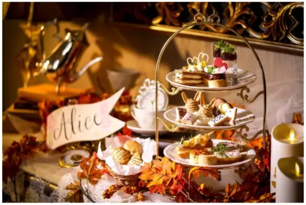 ワークショップとお茶を楽しむ、優雅な秋の午後