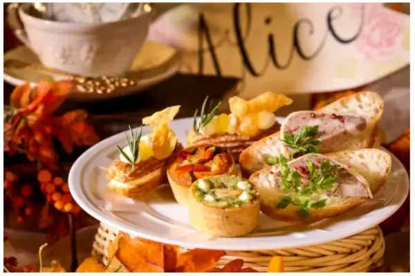 ワークショップとお茶を楽しむ、優雅な秋の午後