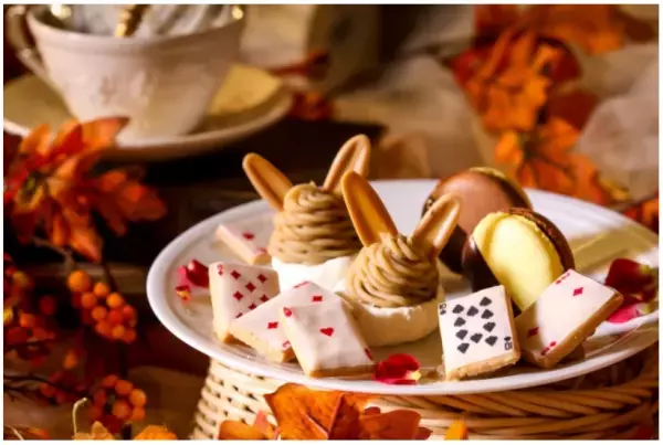 ワークショップとお茶を楽しむ、優雅な秋の午後