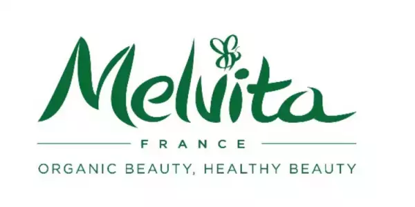 朝摘み「オーガニックローズ」をぜいたくに使った化粧水