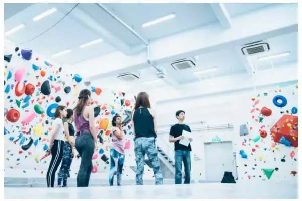 大手町エリアのボルダリングジムが、コンペを開催！