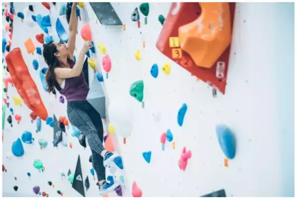 大手町エリアのボルダリングジムが、コンペを開催！