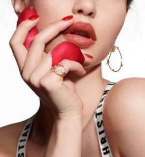 濡れた花びらのようなツヤと質感！クリスチャン・ディオールの新リップ誕生