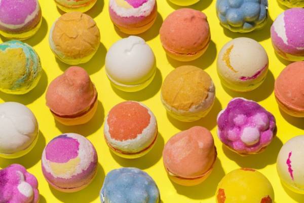 LUSH原宿店限定バスボムが、数量限定でオンライン販売スタート