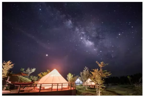 「自然共生型」アウトドア施設がオープン