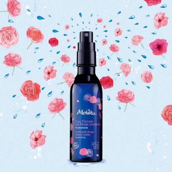 まるでバラの花束シャワー！ダマスクローズミストでどこでも潤う肌に