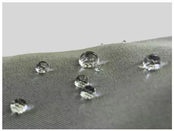 「保湿」機能のあるレディース用撥水グローブが新発売