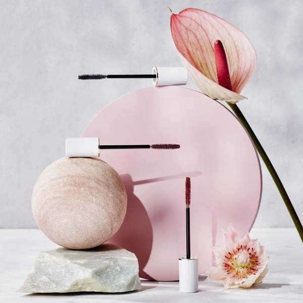 「to/one」春の新作コレクション発表！テーマは“より添う色どり”