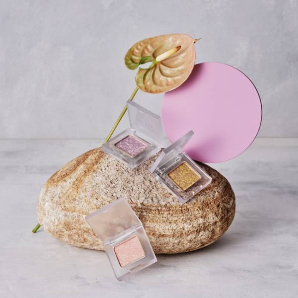 「to/one」春の新作コレクション発表！テーマは“より添う色どり”