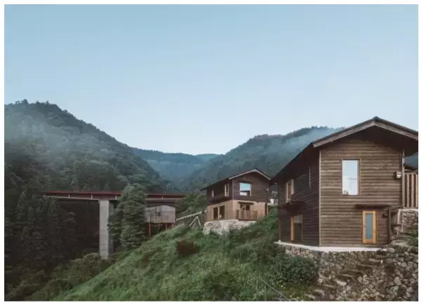 山梨県の「分散型ホテル」が新棟をオープン