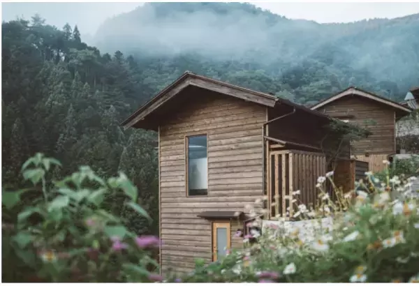 山梨県の「分散型ホテル」が新棟をオープン