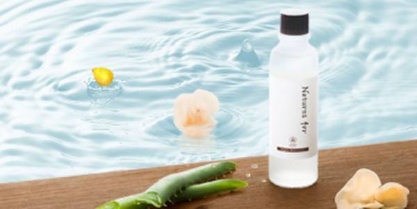 オーガニック原料約95％の高保湿美容水「オーガニックモイストローション」