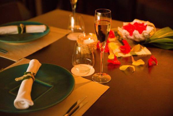 【星のや竹富島】サバニから夕陽を眺める大人のデートプラン限定開催