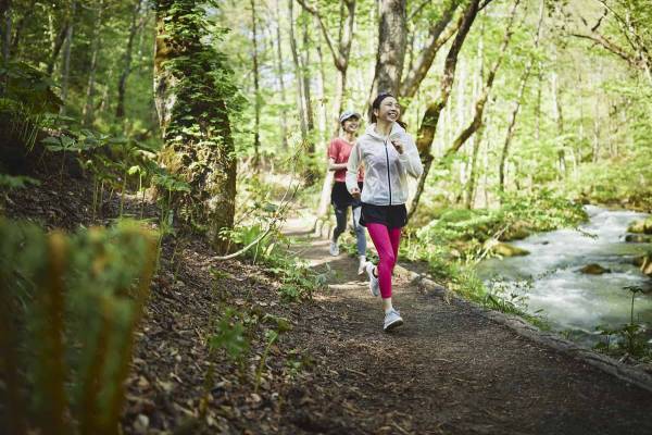奥入瀬渓流ホテルで宿泊者限定イベント「渓流パワーウォーキング」開催