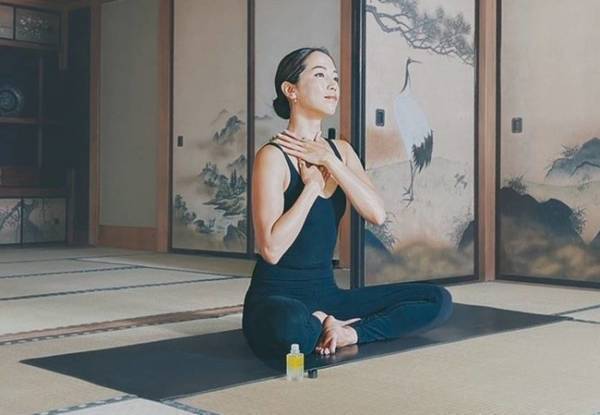 人気ヨガスタジオがスキンケアブランドとコラボし動画配信をスタート