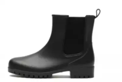 台風シーズンの水濡れ対策に！ABCマートで「防水シューズフェア」開催中