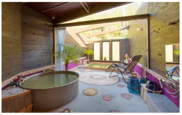 日本初「掛け流し露天風呂」完備のグランピング施設