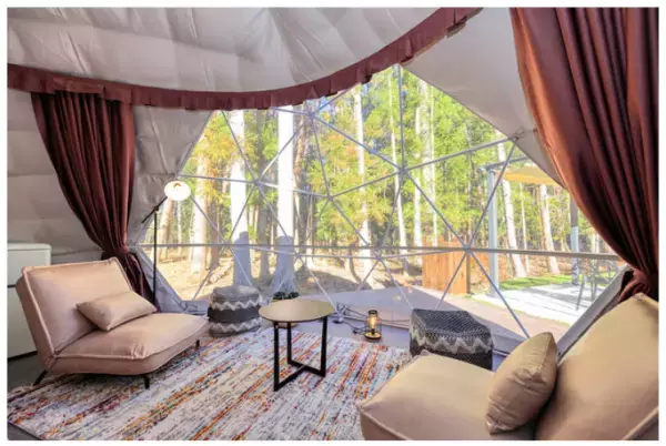 標高900メートルの「原生林」に泊まれるグランピング施設がオープン！