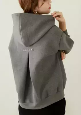 内田理央さんもおすすめ！「ハイネックチャンキーニット」と人気トレンドアイテム