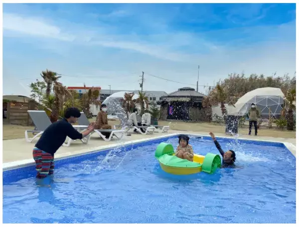 【茨城】グランピング施設が「屋外プール」をオープン
