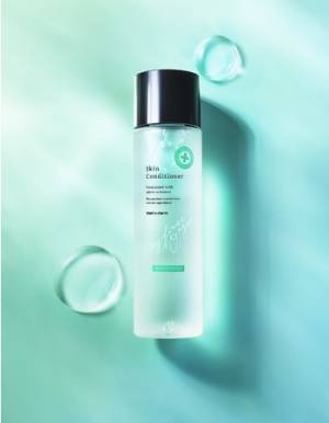 植物の恵みで健やかな肌へ。ゆらぎ肌を整えるチャントアチャームの新化粧水