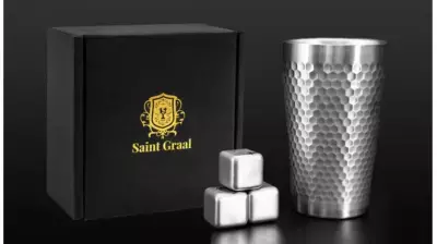“男性用プレゼントの新定番に”10月より発売！ お酒を薄めずに冷やす「溶けない氷」タンブラーセット