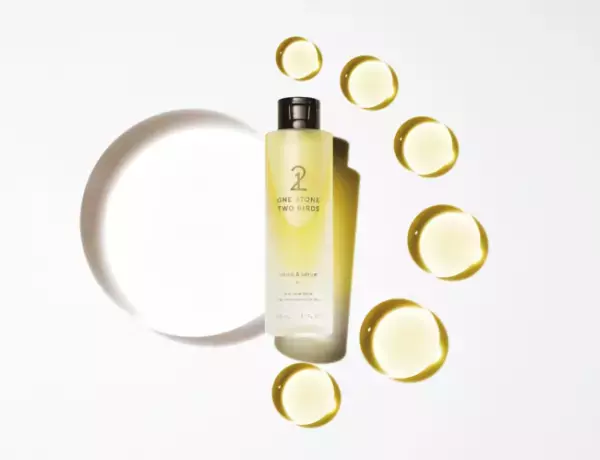 潤い満ちると毛穴は霞む。2層の黄金比ローションで毛穴レスのハリ肌へ