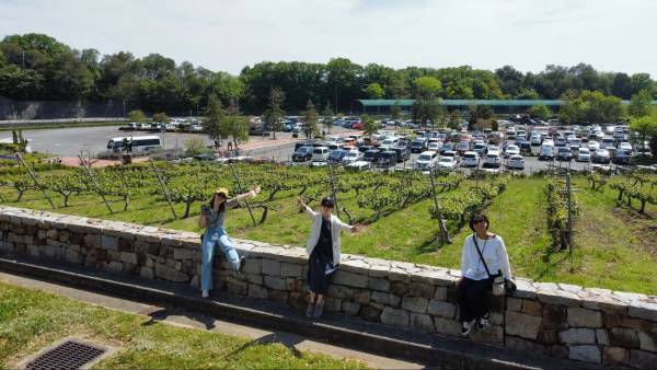 神戸ワイナリーで行われた親子向けドローン操縦体験会