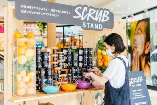 見せたくなる夏肌へ！LUSH「スクラブスタンド」で30種類のスクラブを体験！