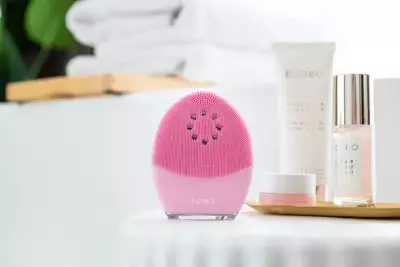 お風呂で使える完全防水※1のLEDライト美顔器「FOREO LUNA 4 plus」11月18日(金)発売