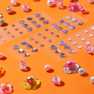 「ニキビが可愛い！？」新発想コスメブランド『nikiv(ニキブイ)』がニキビに貼るヴィクトリーパッチを5月5日発売