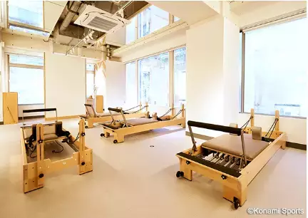天井ミラーを設置したマシンピラティススタジオが目黒区に2店舗オープン