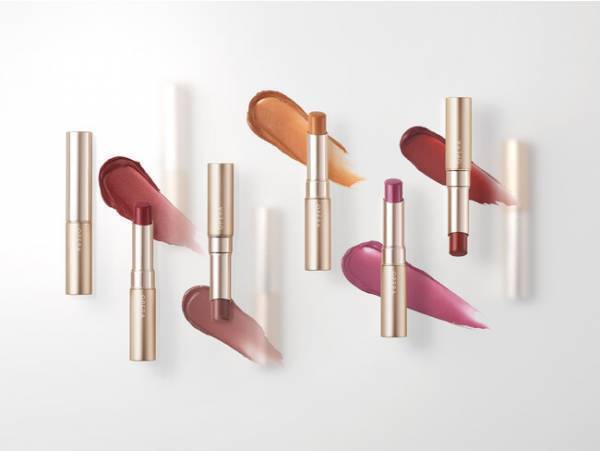 じわっと湿度感おびる“透けマット”！オペラ新作「シアーマットリップスティック」