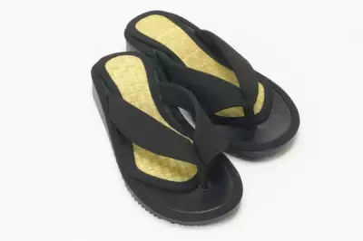 国産のい草を使用、職人手作のロングセラー商品 ≪足ゆび運動ぞうり≫がシリーズ販売数11万足を突破！