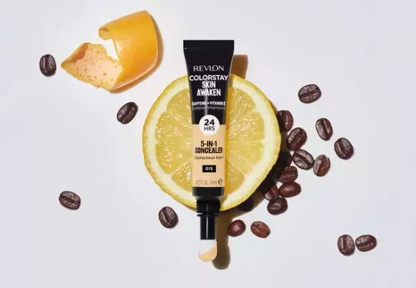 カフェイン＆ビタミンCが疲れた目元をリフレッシュ！レブロンの新作コンシーラー