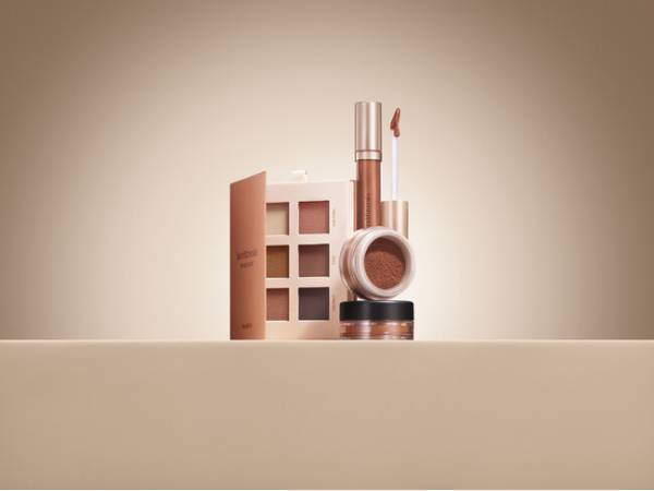 ベアミネラルのアイコン「ウォームス」がカラーメイクコレクションに！