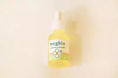 使用感と天然由来成分にこだわったエイジングケア美容液 『メグビオ　スキンセラム』が11月初旬に発売！