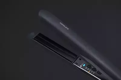 縮毛矯正とストレートアイロンの併用が乾燥やパサつきの原因に!? 髪のプロが教えるアイロン選びのポイント