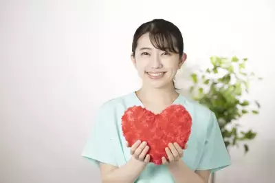 5月12日の「看護の日」に合わせ、看護師へ感謝を伝えるチューリップ配布イベントを実施