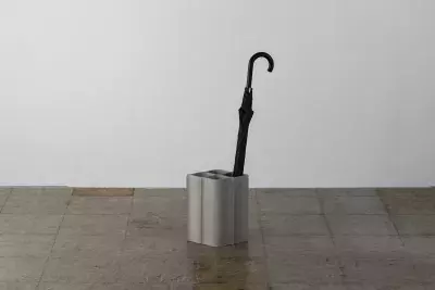 風景に溶け込む傘立て「Slate Umbrella Stand」を プロダクトデザイナー 倉本 仁氏とのコラボレーションで LIFEWORKPRODUCTSから2024年12月2日発売